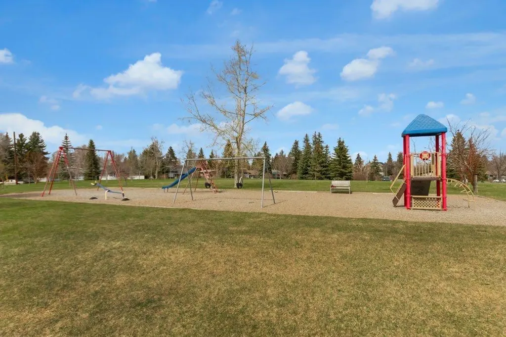 2728 45 Street SW Calgary AB T3E 3Y4