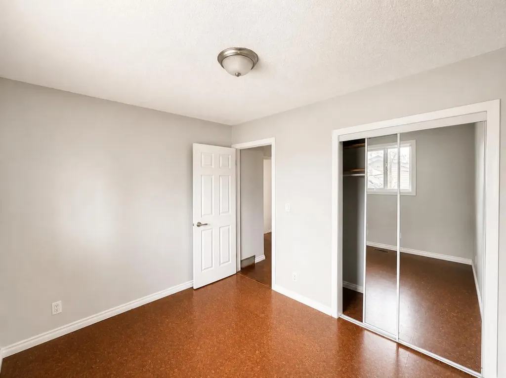 422 40 Street NE Calgary AB T2A0M5