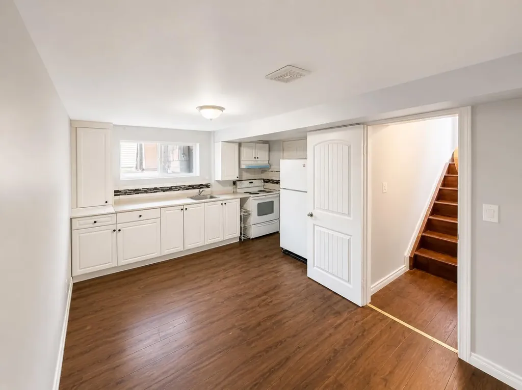 422 40 Street NE Calgary AB T2A0M5