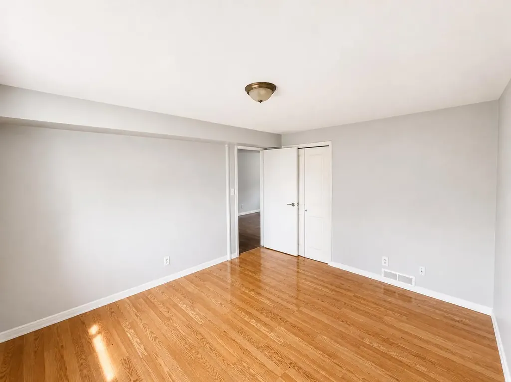 422 40 Street NE Calgary AB T2A0M5