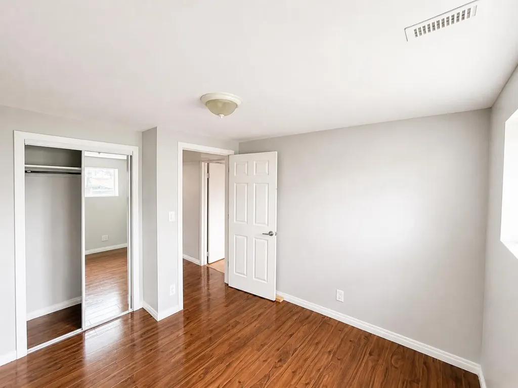 422 40 Street NE Calgary AB T2A0M5