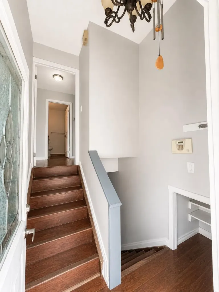 422 40 Street NE Calgary AB T2A0M5