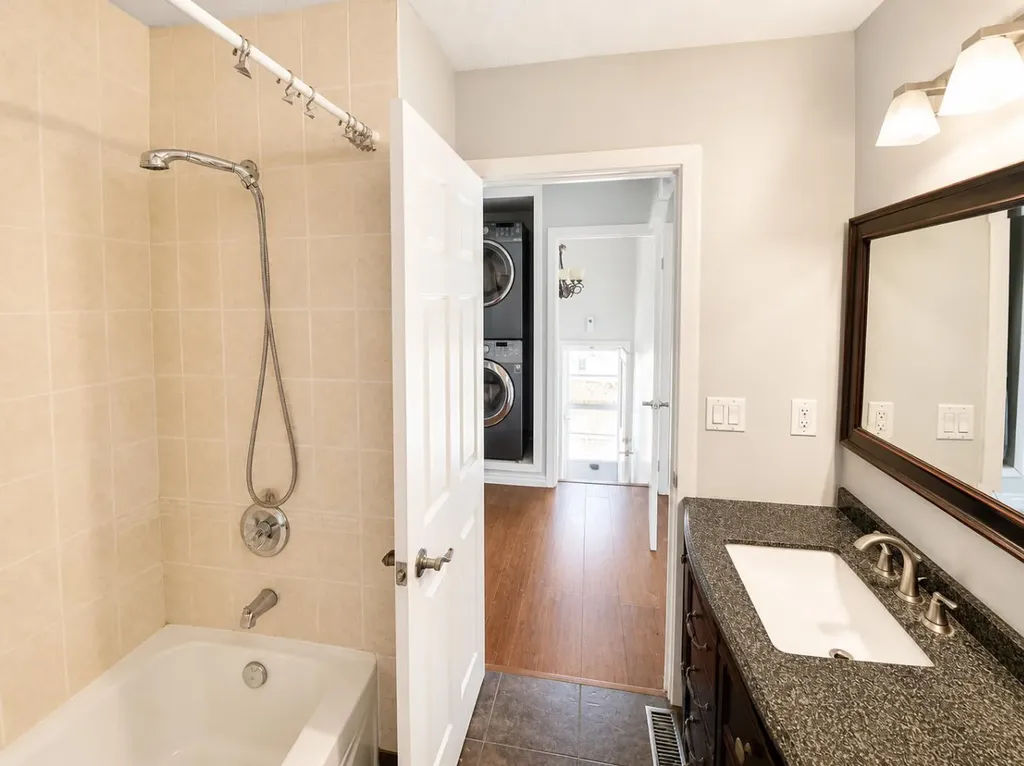 422 40 Street NE Calgary AB T2A0M5