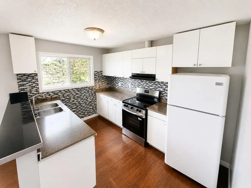 422 40 Street NE Calgary AB T2A0M5