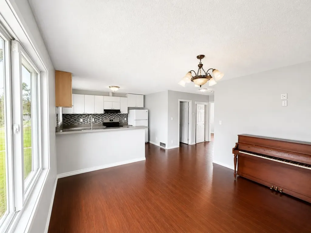 422 40 Street NE Calgary AB T2A0M5