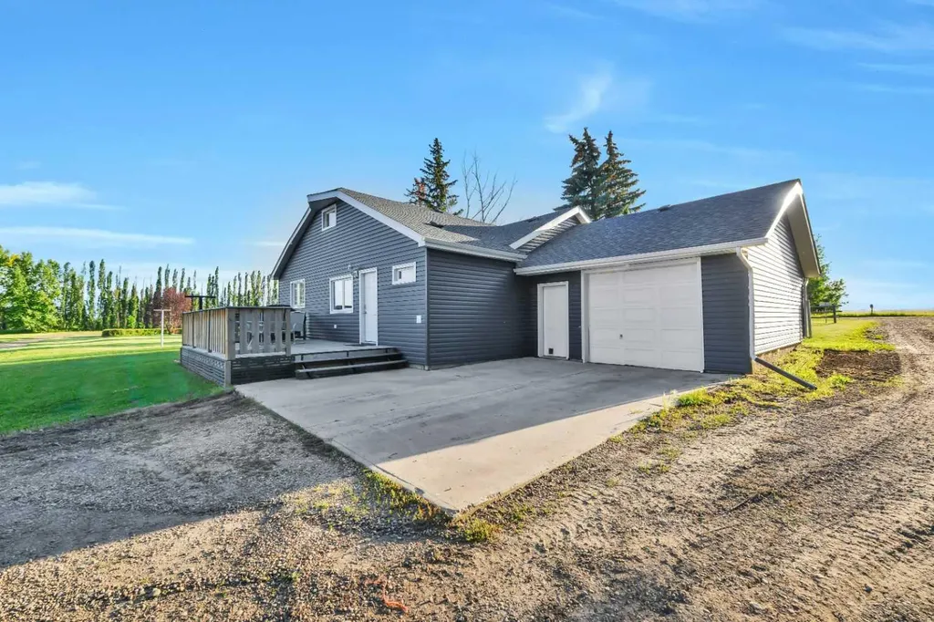 39227 Range Road 250 Rural Lacombe County AB T0C 0Y0