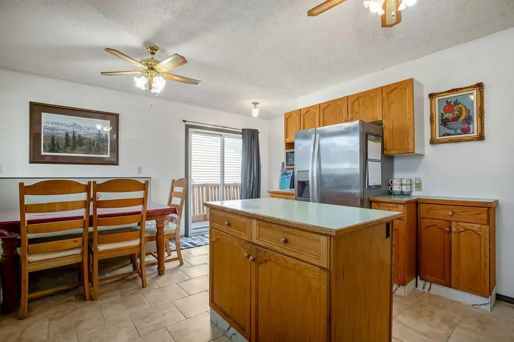 13 Park Road Strathmore AB T1P1H6