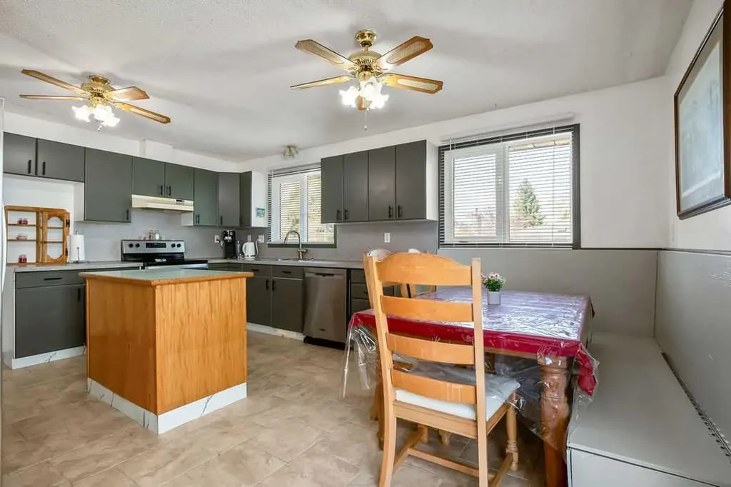 13 Park Road Strathmore AB T1P1H6