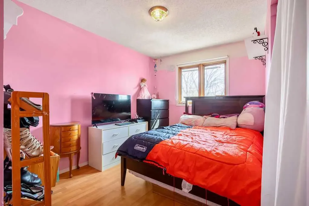 13 Park Road Strathmore AB T1P1H6