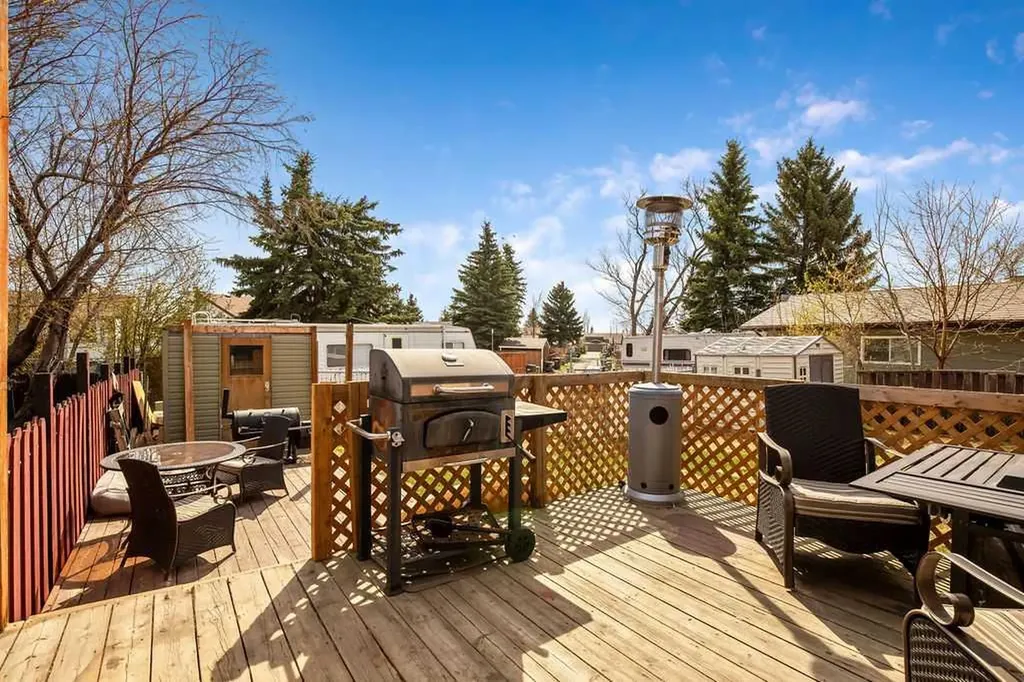 13 Park Road Strathmore AB T1P1H6