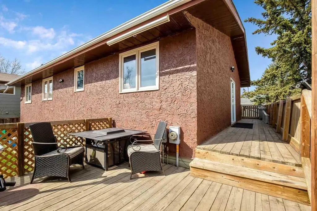 13 Park Road Strathmore AB T1P1H6