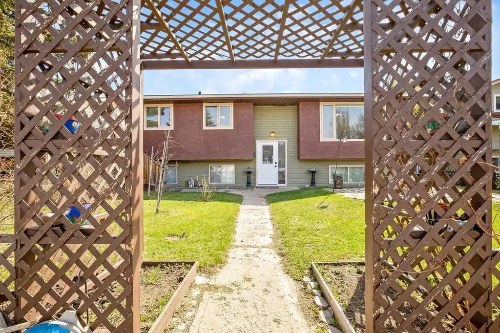 13 Park Road Strathmore AB T1P1H6