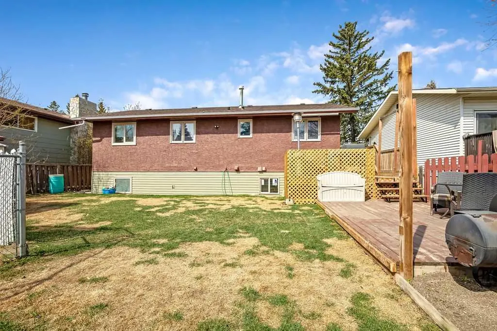 13 Park Road Strathmore AB T1P1H6