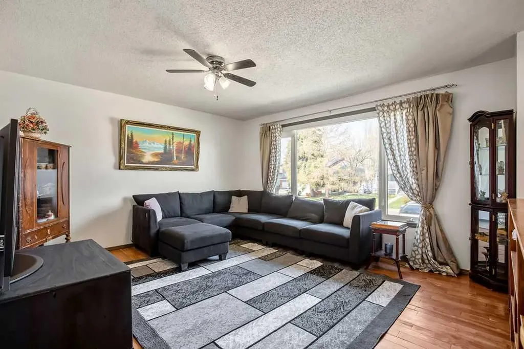 13 Park Road Strathmore AB T1P1H6