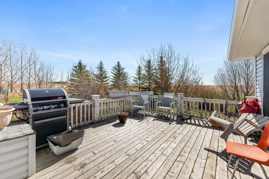 242039 Range Road 261 Rural Wheatland County AB T1P 0X1