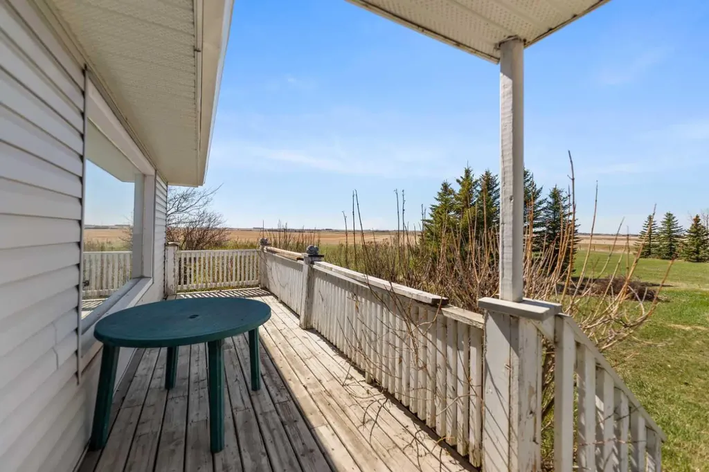 242039 Range Road 261 Rural Wheatland County AB T1P 0X1