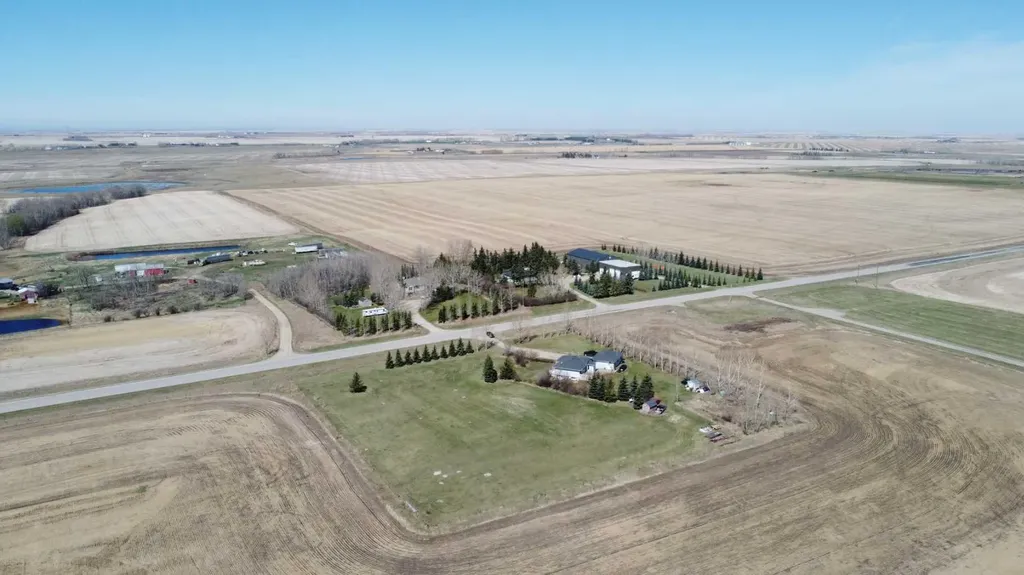 242039 Range Road 261 Rural Wheatland County AB T1P 0X1