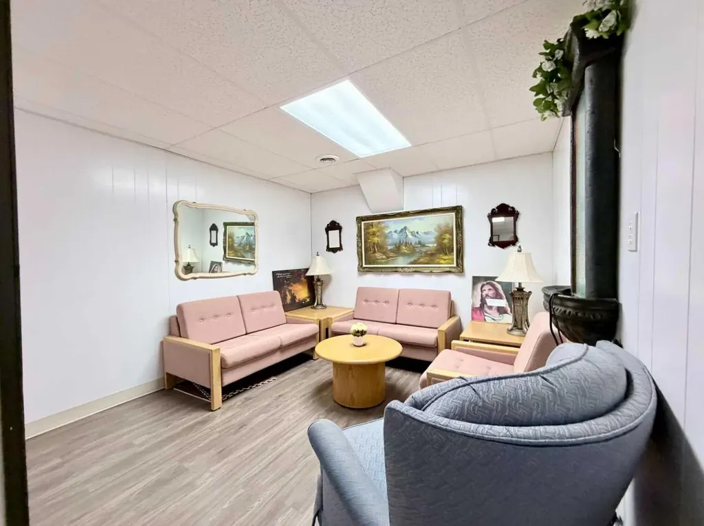 4706 50 Street Mayerthorpe AB T0E 1N0