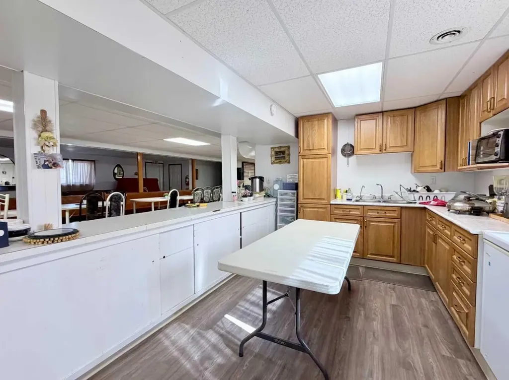 4706 50 Street Mayerthorpe AB T0E 1N0