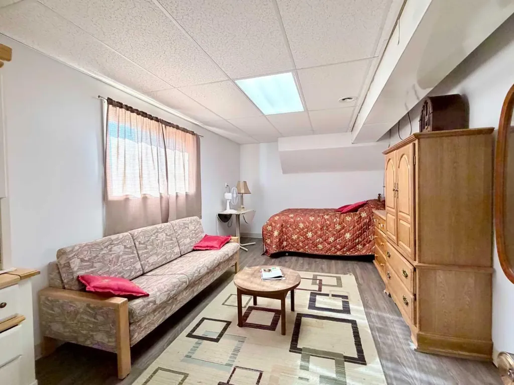 4706 50 Street Mayerthorpe AB T0E 1N0