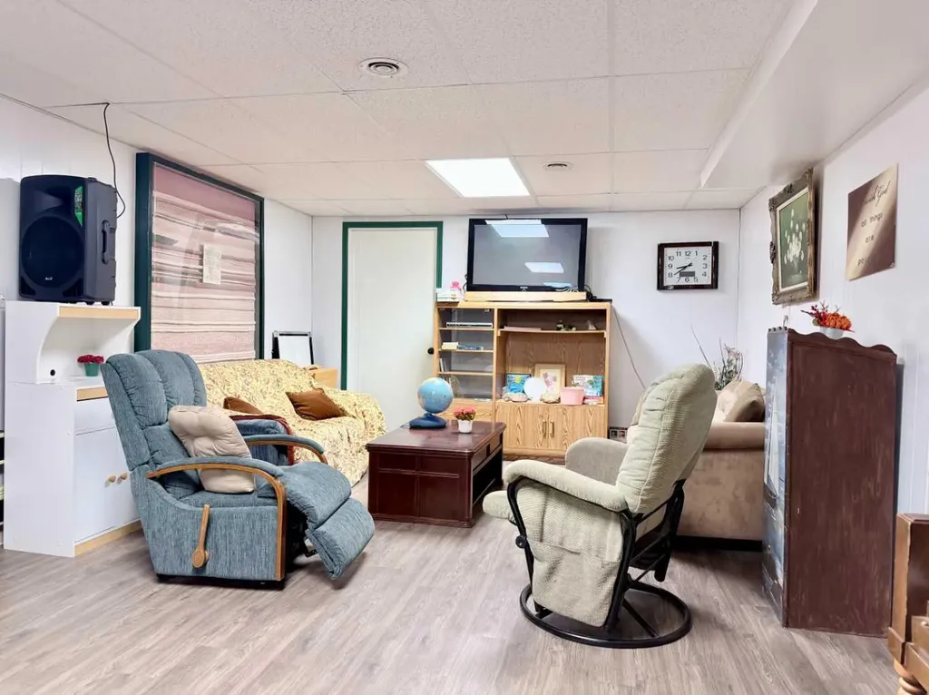 4706 50 Street Mayerthorpe AB T0E 1N0