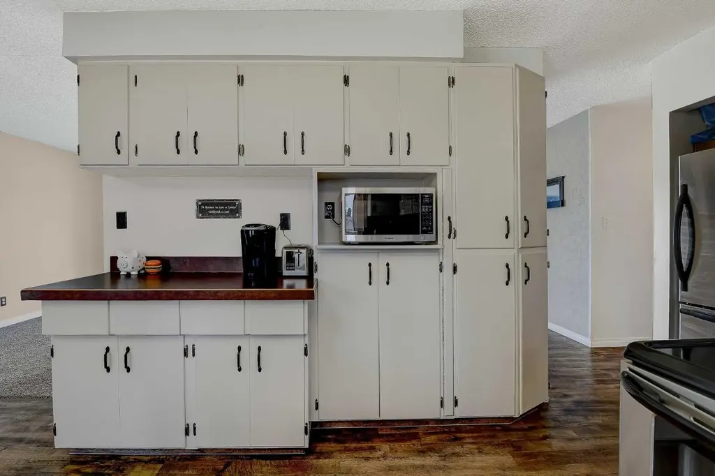 8511 99b Street Grande Prairie AB T8V 2J3