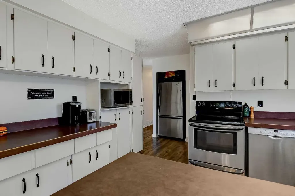 8511 99b Street Grande Prairie AB T8V 2J3