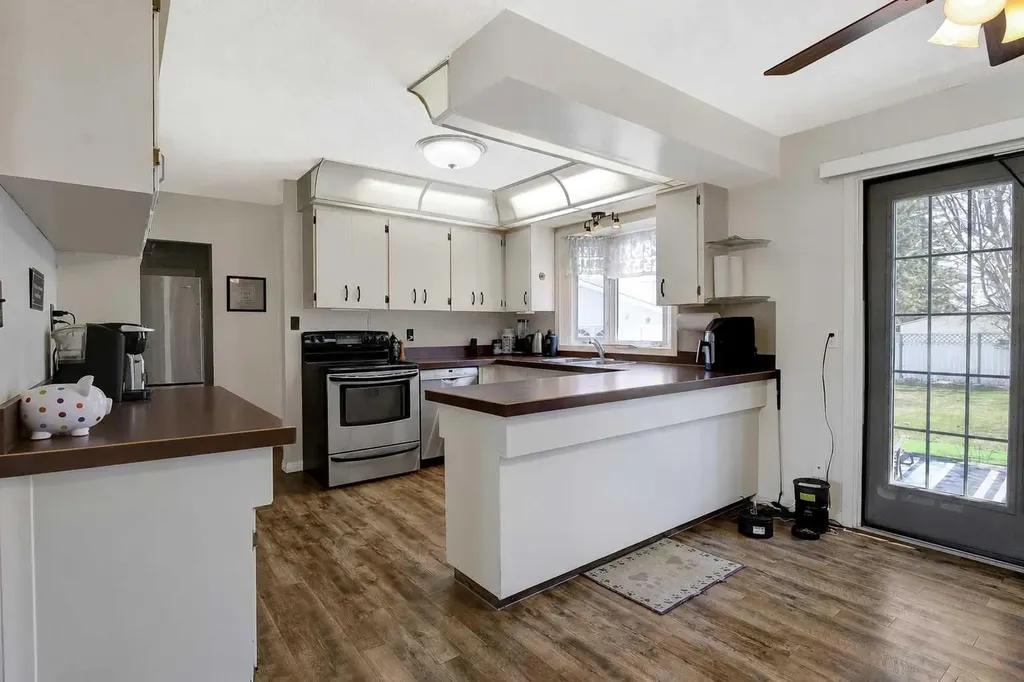 8511 99b Street Grande Prairie AB T8V 2J3
