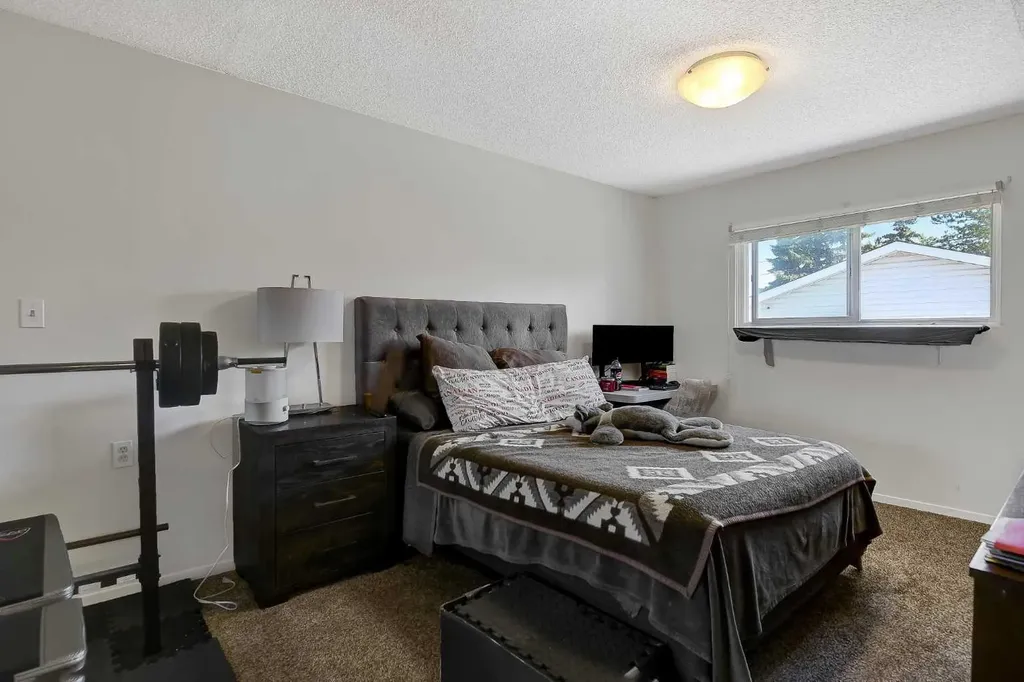8511 99b Street Grande Prairie AB T8V 2J3