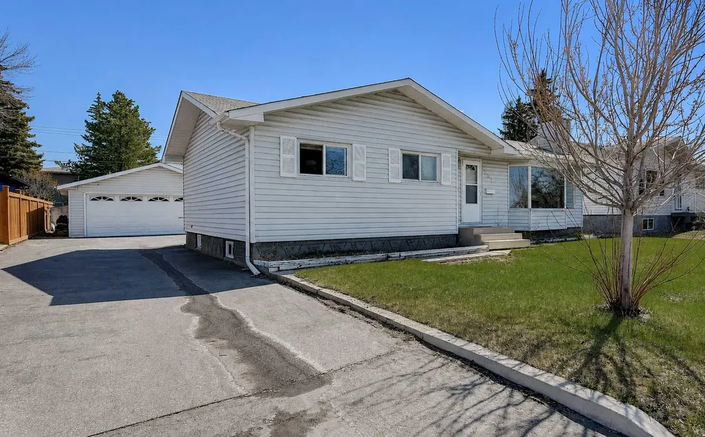 8511 99b Street Grande Prairie AB T8V 2J3