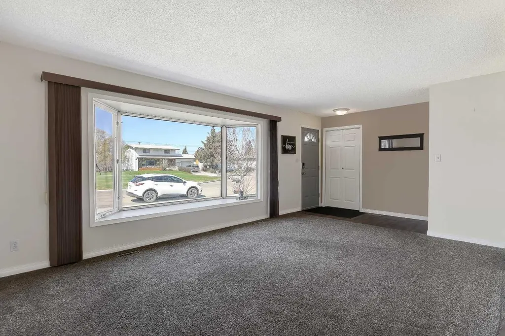 8511 99b Street Grande Prairie AB T8V 2J3