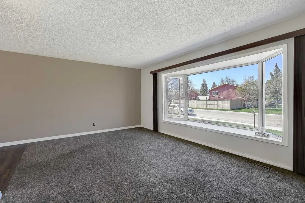 8511 99b Street Grande Prairie AB T8V 2J3