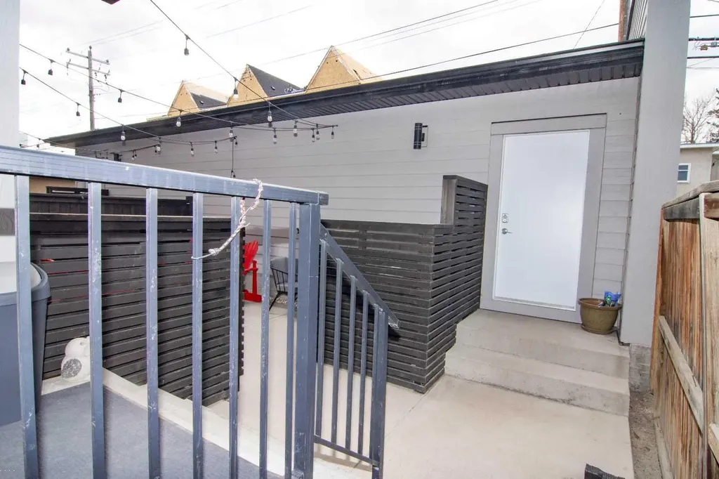 1929 36 Street SW Calgary AB T3E 2Y8