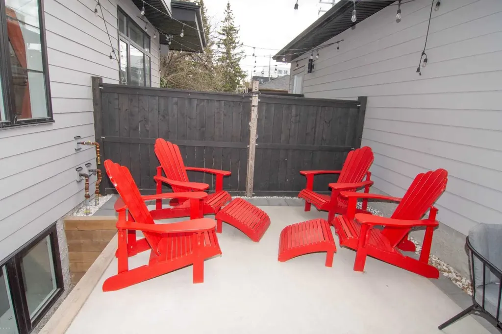 1929 36 Street SW Calgary AB T3E 2Y8