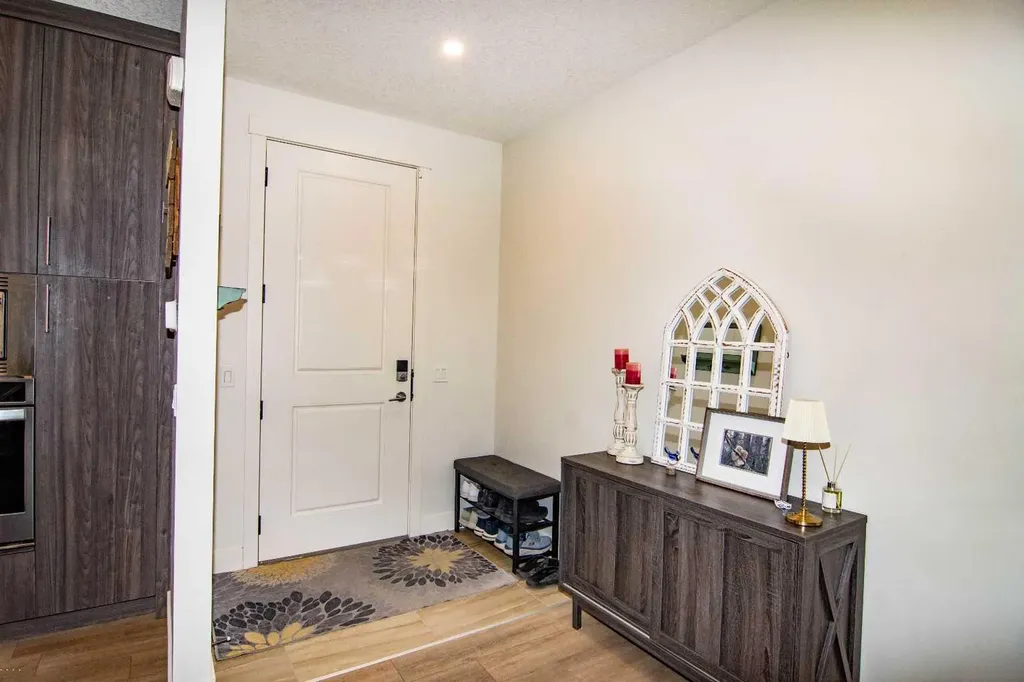 1929 36 Street SW Calgary AB T3E 2Y8