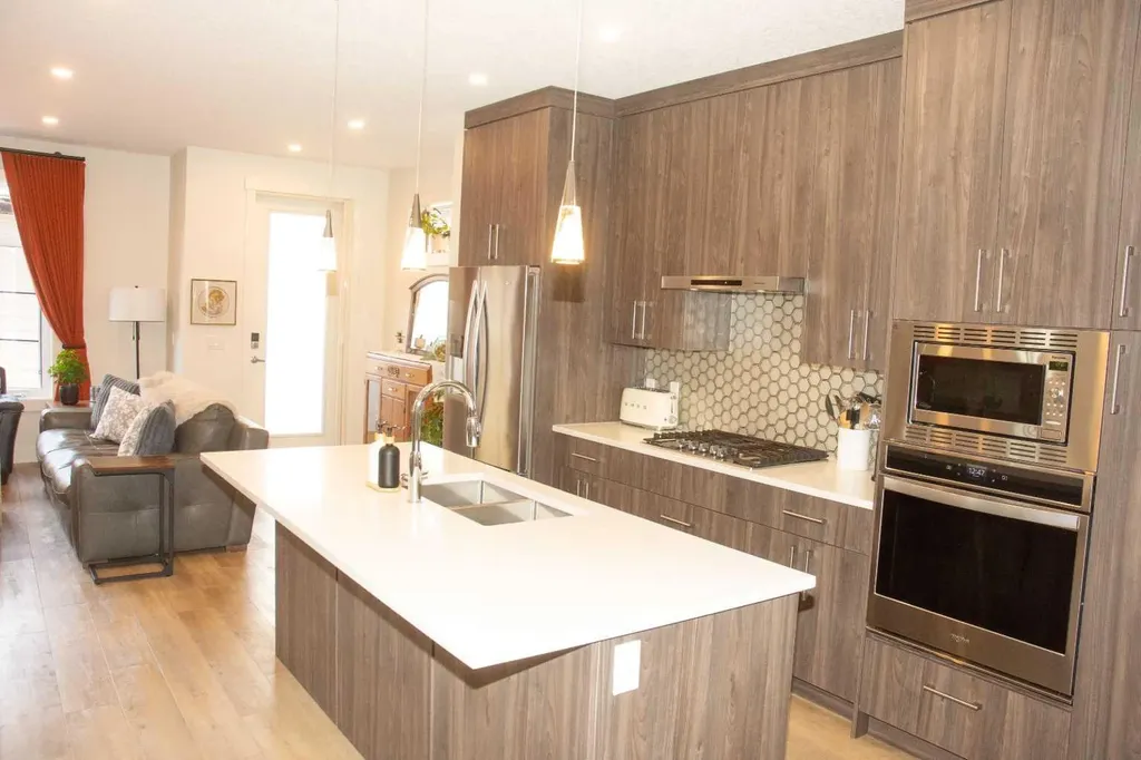 1929 36 Street SW Calgary AB T3E 2Y8