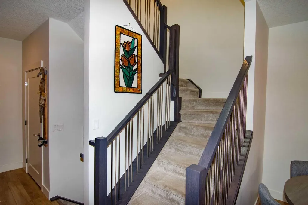 1929 36 Street SW Calgary AB T3E 2Y8