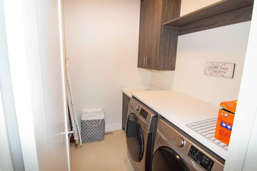 1929 36 Street SW Calgary AB T3E 2Y8