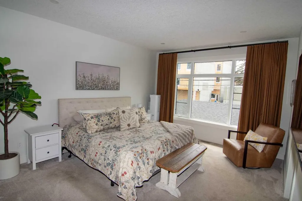 1929 36 Street SW Calgary AB T3E 2Y8
