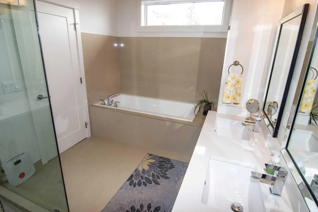 1929 36 Street SW Calgary AB T3E 2Y8
