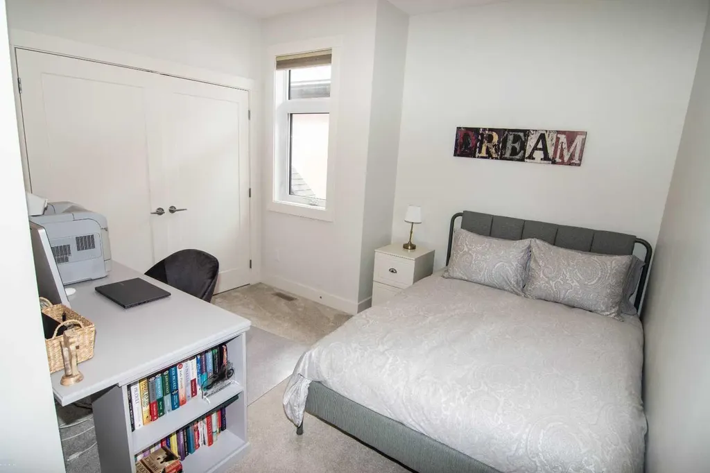 1929 36 Street SW Calgary AB T3E 2Y8