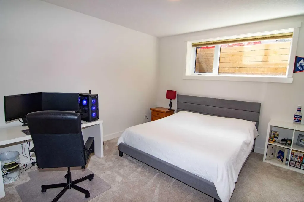 1929 36 Street SW Calgary AB T3E 2Y8