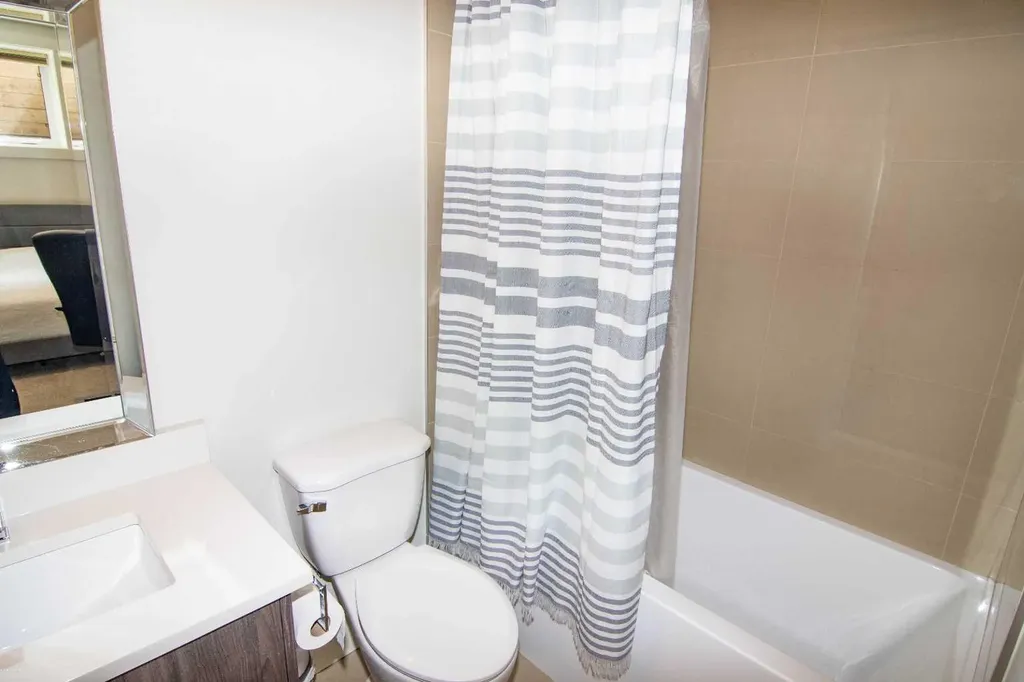 1929 36 Street SW Calgary AB T3E 2Y8