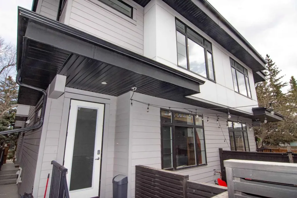 1929 36 Street SW Calgary AB T3E 2Y8