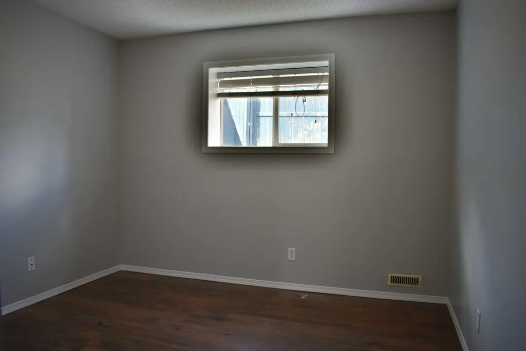 40 Covepark Place NE Calgary AB T3K 5Z8