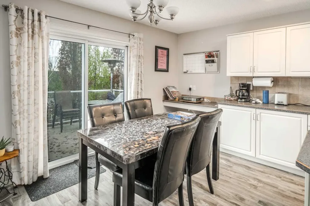 4 Springbank Bay SW Calgary AB T3H 5E4