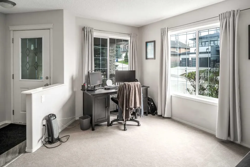 4 Springbank Bay SW Calgary AB T3H 5E4