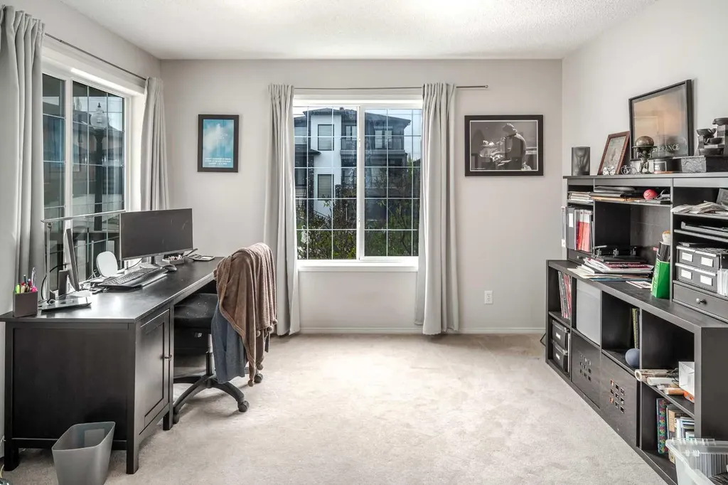 4 Springbank Bay SW Calgary AB T3H 5E4