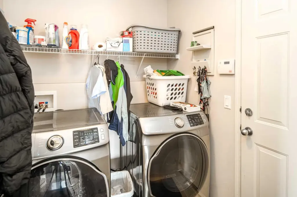 4 Springbank Bay SW Calgary AB T3H 5E4
