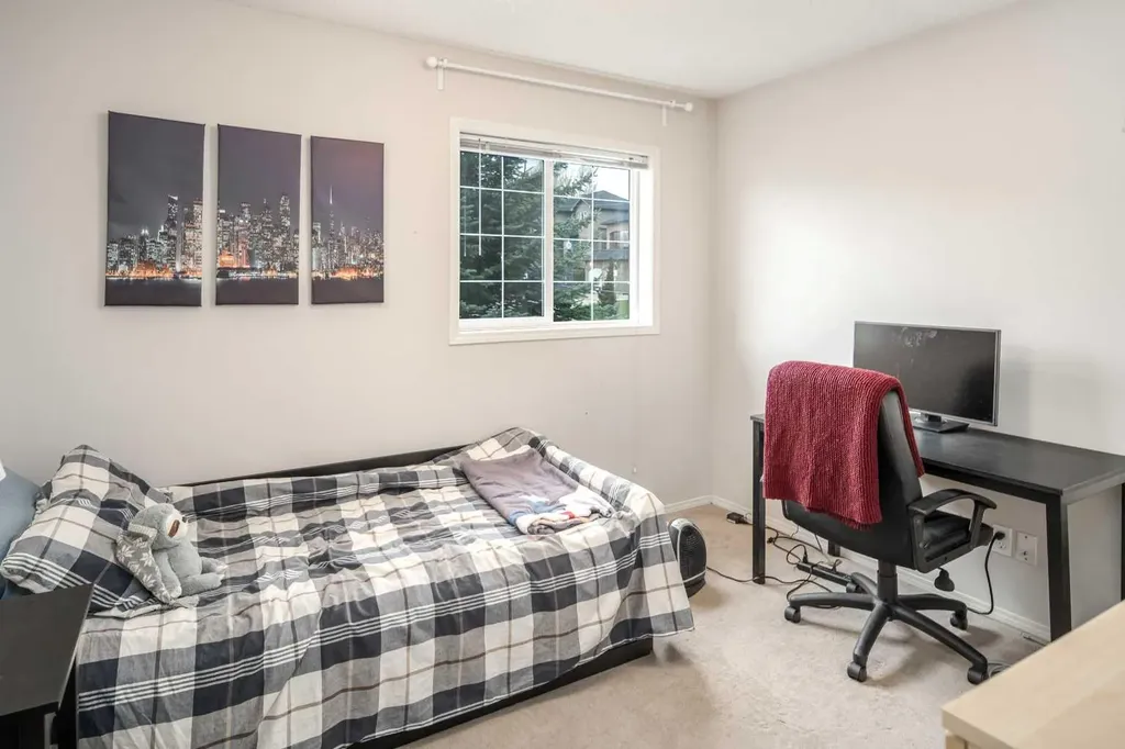 4 Springbank Bay SW Calgary AB T3H 5E4